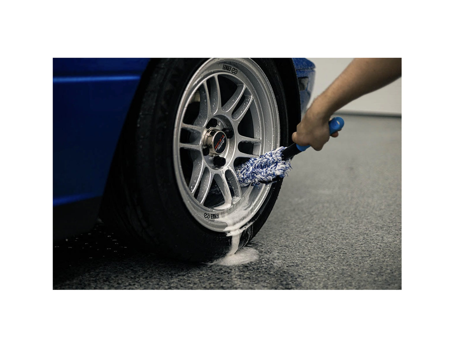 Barrel Blade Wheel Brush with Plush Microfiber Cover